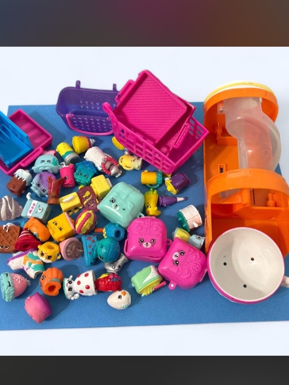 Shopkins Mini Figures Playset with Pink Baskets and Orange Capsule